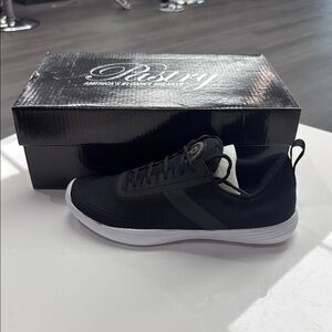 NEW Pastry Womens Sz 5.5 Youth Studio Trainer Sneaker in Black/White (with box)